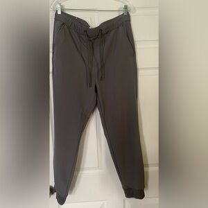 Goodfellow & Co Men’s Gray Jogger Pants Size M Drawstring – Small Thread Pull